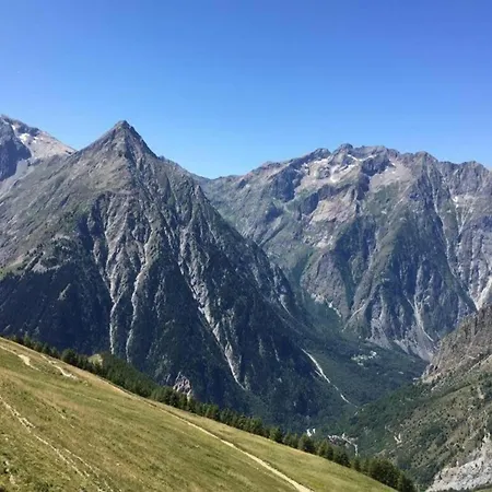 In With Panoramic Views Alpehytte *