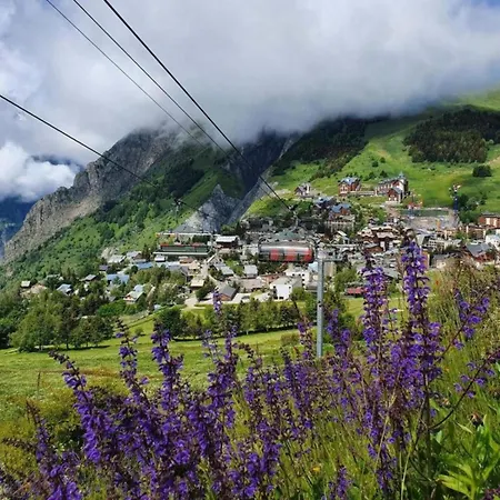 In With Panoramic Views Alpehytte Les Deux Alpes